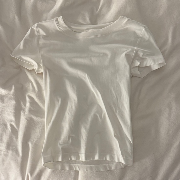 Aritzia Tops - Sunday best sinch seamless white tee
